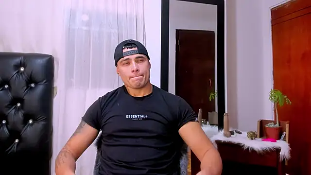 connorsmiith 26 online show from January 30, 2025, 7:04 pm