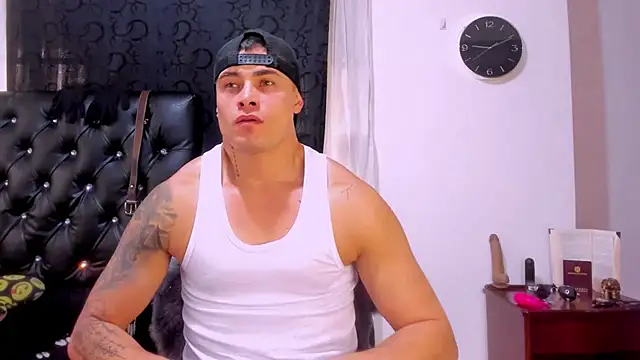 connorsmiith 26 online show from December 27, 2024, 2:12 pm