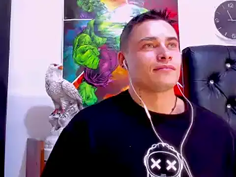 connorsmiith 26 online show from March 11, 2025, 4:18 pm