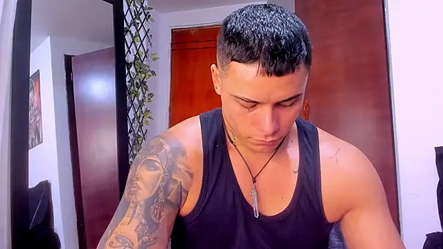 connorsmiith 26 online show from February 11, 2025, 4:24 pm