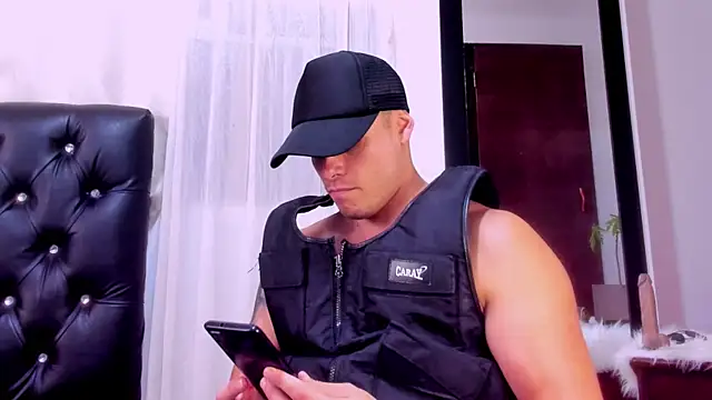 connorsmiith 26 online show from January 31, 2025, 4:27 pm