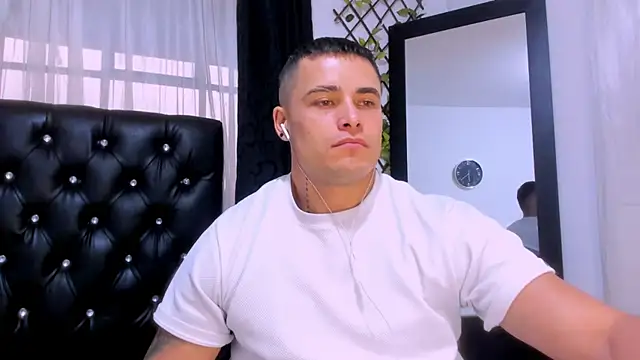 connorsmiith 26 online show from February 5, 2025, 11:23 am