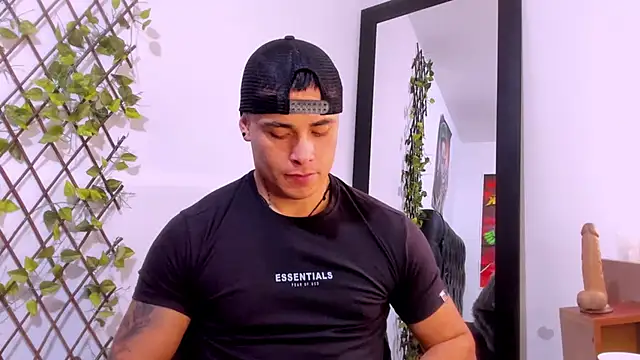 connorsmiith 26 online show from January 28, 2025, 3:04 pm