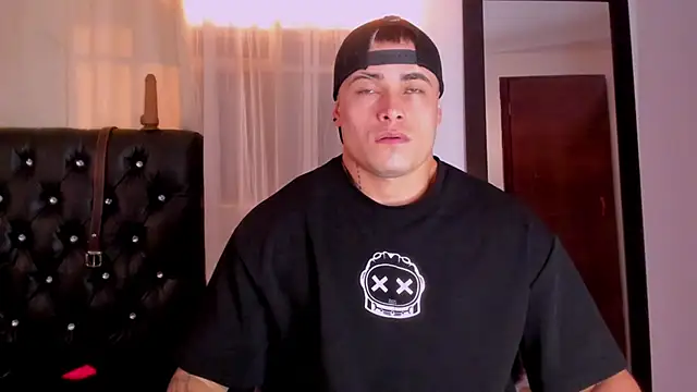 connorsmiith 26 online show from February 4, 2025, 11:38 am