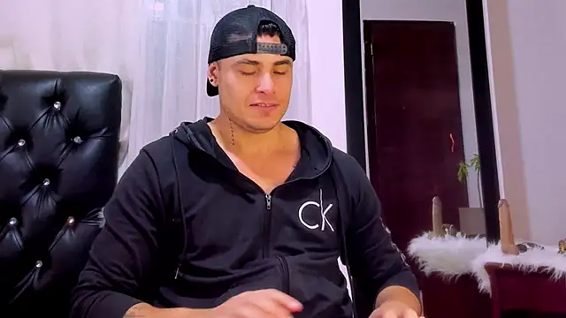 connorsmiith 26 online show from January 31, 2025, 1:02 pm