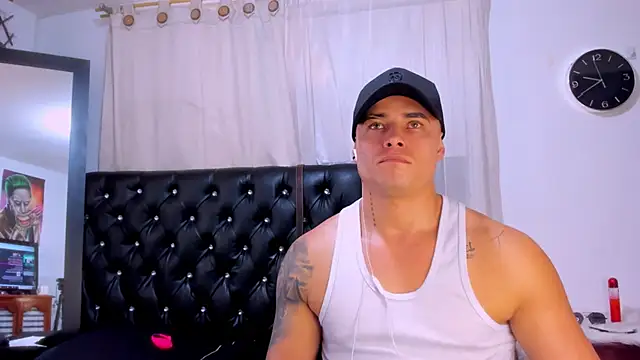 connorsmiith 26 online show from February 4, 2025, 2:43 pm