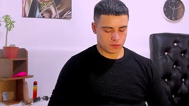 connorsmiith 26 online show from January 16, 2025, 3:13 pm