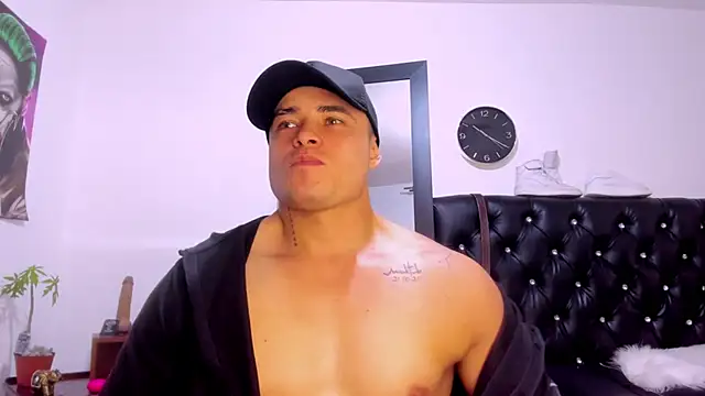 connorsmiith 26 online show from January 17, 2025, 3:22 pm