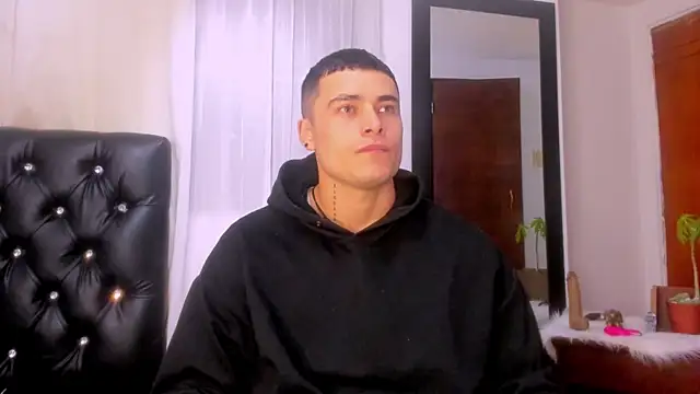 connorsmiith 26 online show from January 29, 2025, 12:02 pm