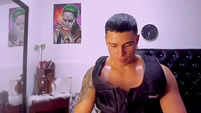 connorsmiith 26 online show from January 7, 2025, 11:35 pm