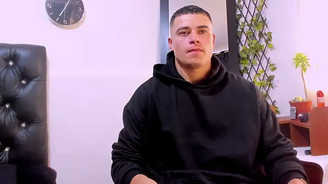 connorsmiith 26 online show from January 21, 2025, 12:07 pm