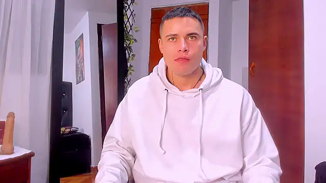 connorsmiith 26 online show from February 7, 2025, 4:35 pm