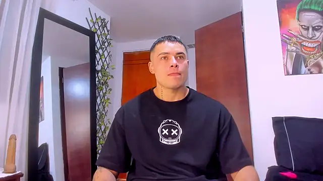 connorsmiith 26 online show from February 11, 2025, 1:20 pm