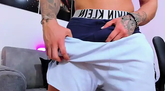 OwenMaximus814 online show from December 4, 2024, 7:39 pm