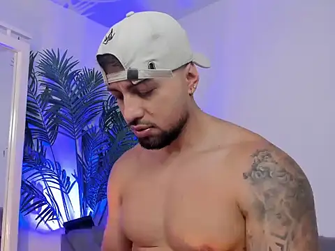 OwenMaximus814 online show from November 9, 2025, 3:16 pm