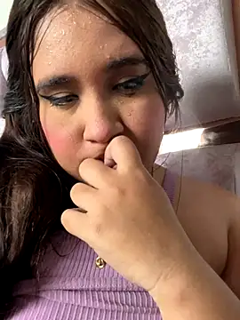 melyescobar online show from September 10, 2025, 7:35 pm