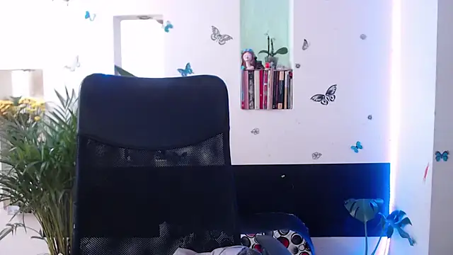 Lia-mitch online show from October 10, 2025, 6:31 pm