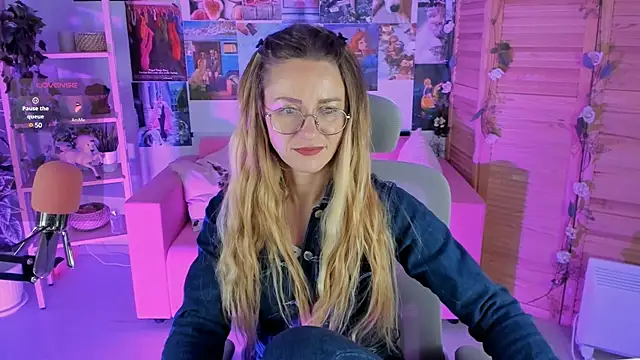 LadyIzabel online show from January 18, 2025, 8:52 am