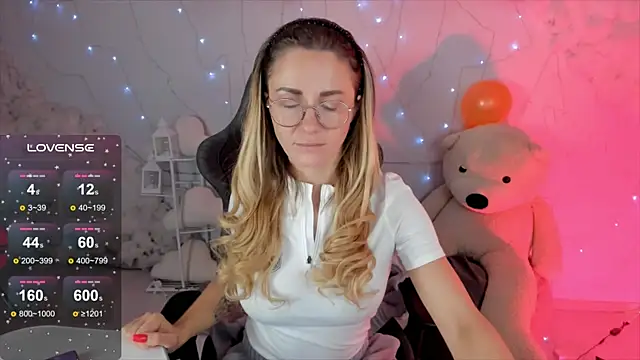 LadyIzabel online show from February 15, 2025, 5:41 am