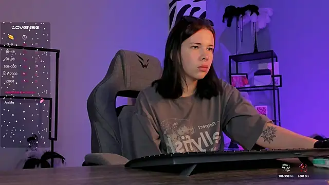 AliceSunday online show from September 26, 2025, 1:56 am