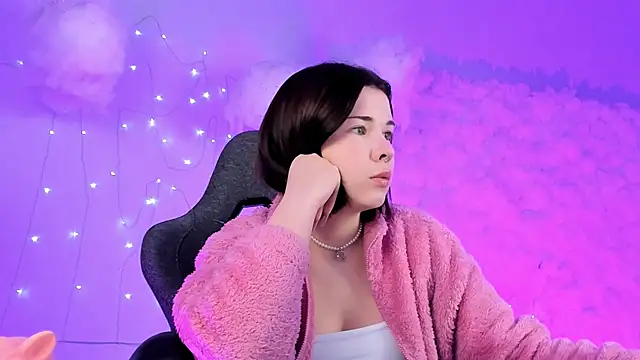 AliceSunday online show from March 18, 2025, 1:55 pm