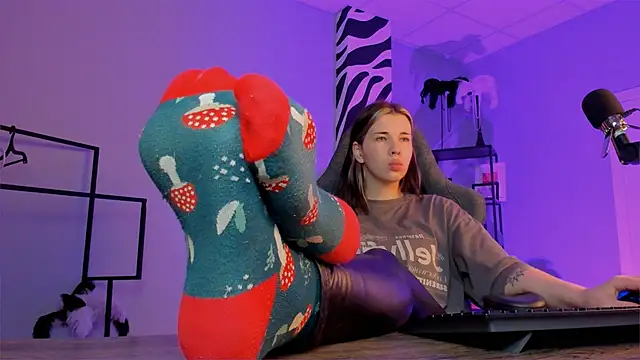 AliceSunday online show from November 22, 2025, 5:06 am