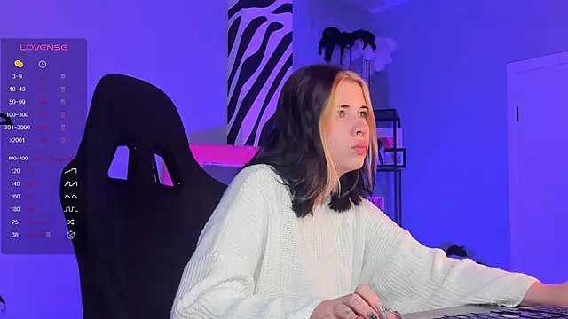 AliceSunday online show from October 9, 2025, 2:01 am