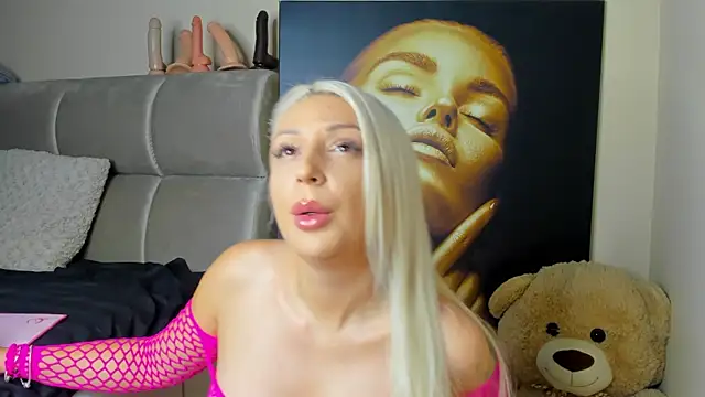 Snapshot of glossy_blondegirl chatting on July 16, 2026, 2:36 pm glossy blondegirl online show from July 16, 2026, 2:36 pm