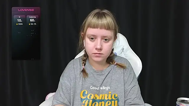 Snapshot of June_shy0 chatting on December 5, 2025, 8:02 am June shy0 online show from December 5, 2025, 8:02 am