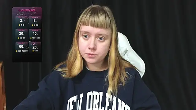 Snapshot of June_shy0 chatting on December 23, 2025, 8:13 am June shy0 online show from December 23, 2025, 8:13 am