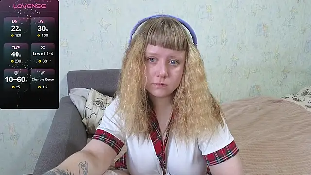 Snapshot of June_shy0 chatting on February 12, 2026, 7:52 am June shy0 online show from February 12, 2026, 7:52 am