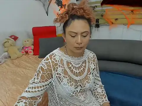 KeiraQuen online show from October 13, 2025, 2:51 pm