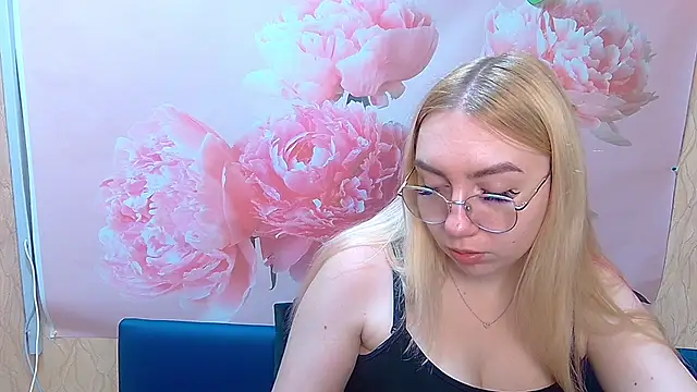 BeatriceFly online show from September 9, 2025, 5:39 am