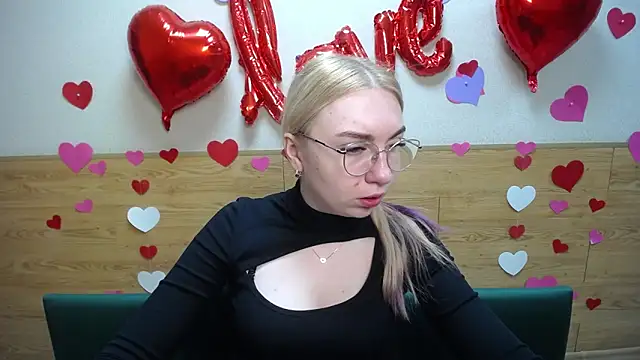 BeatriceFly online show from March 9, 2025, 12:09 pm