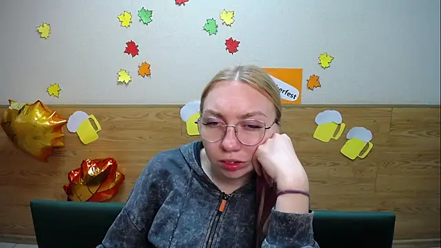 BeatriceFly online show from September 19, 2025, 11:58 am