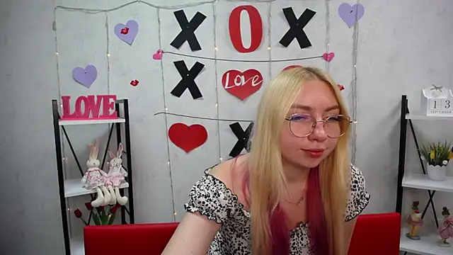 BeatriceFly online show from September 13, 2025, 12:16 pm