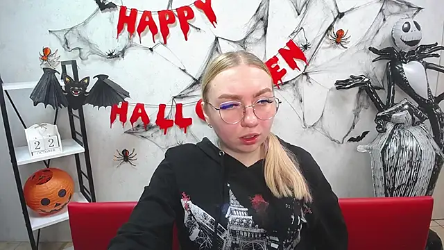 BeatriceFly online show from October 22, 2025, 12:26 pm