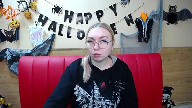 BeatriceFly online show from October 28, 2025, 12:59 pm