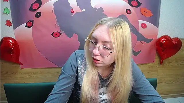 BeatriceFly online show from October 15, 2025, 12:35 pm