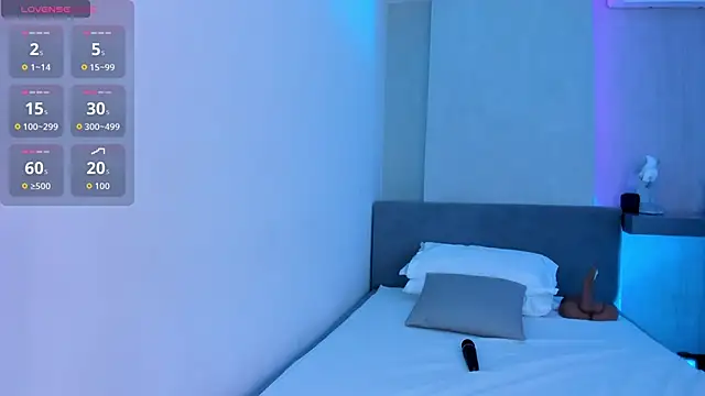 Hanna Moonlight  online show from October 28, 2025, 8:41 pm