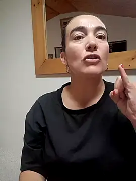 skayhot  online show from April 22, 2026, 1:07 pm