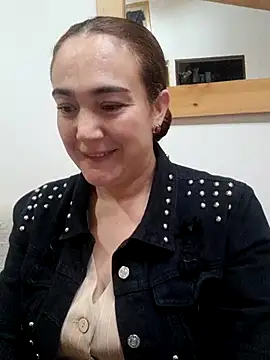 skayhot  online show from February 9, 2026, 11:41 am