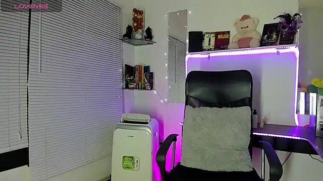 YUKIODAVIS online show from March 7, 2025, 1:09 am