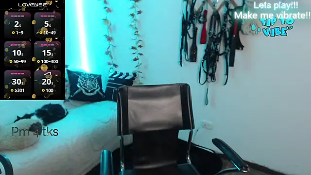 miaablack online show from February 24, 2025, 5:53 pm