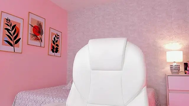 DahianaWalcott online show from March 13, 2025, 7:39 pm