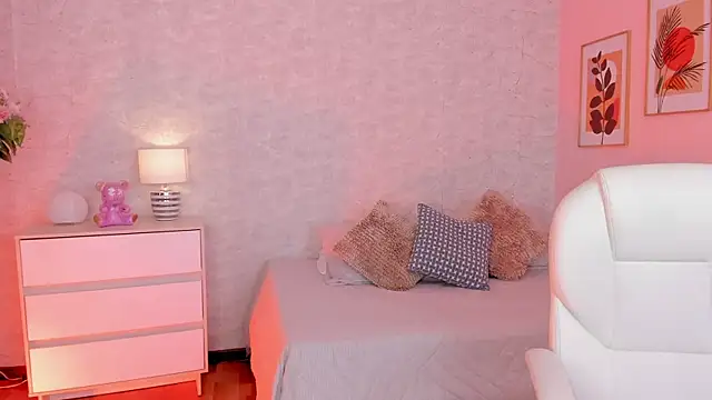 DahianaWalcott online show from February 26, 2025, 8:15 pm