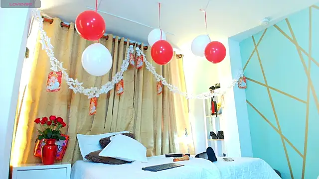 girl amada online show from September 15, 2025, 3:23 pm