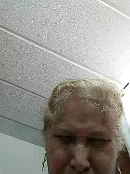 girl amada online show from October 28, 2025, 1:32 pm