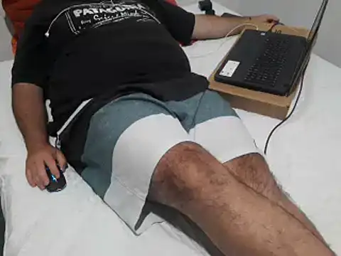 mfreitas005 online show from January 15, 2025, 11:30 pm