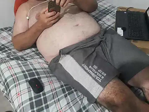 mfreitas005 online show from February 13, 2025, 11:47 pm